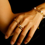 Elegant intertwined ring