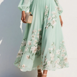 Cisella | Robe midi verte claire à fleurs