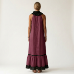Mayline | Robe maxi sans manches avec col à volants et bordure contrastée