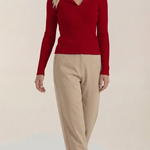Knitted sweater with elegant collar