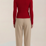 Knitted sweater with elegant collar