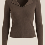 Knitted sweater with elegant collar