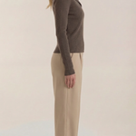 Knitted sweater with elegant collar
