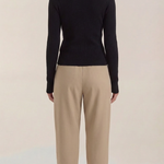 Knitted sweater with elegant collar